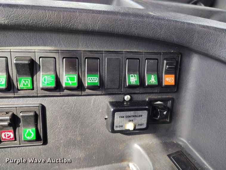 image for item DT0976 2000 Pisten Bully 300 W trail groomer