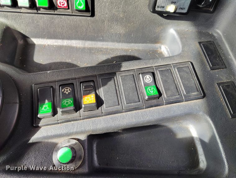 image for item DT0976 2000 Pisten Bully 300 W trail groomer