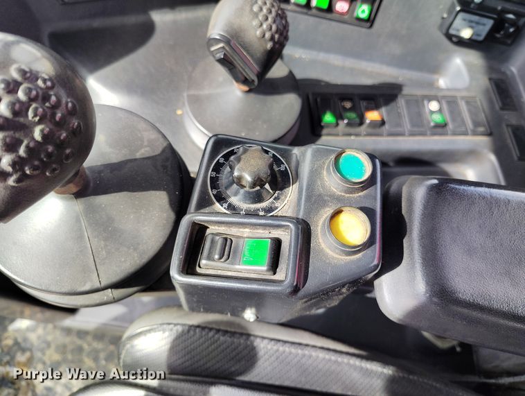 image for item DT0976 2000 Pisten Bully 300 W trail groomer