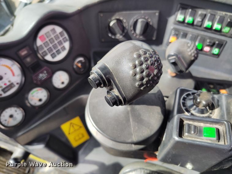 image for item DT0976 2000 Pisten Bully 300 W trail groomer