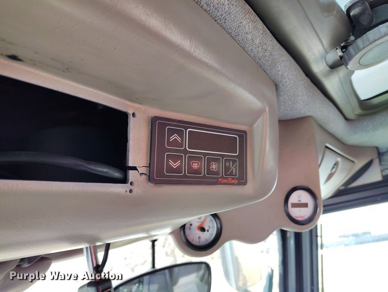 image for item DT0976 2000 Pisten Bully 300 W trail groomer