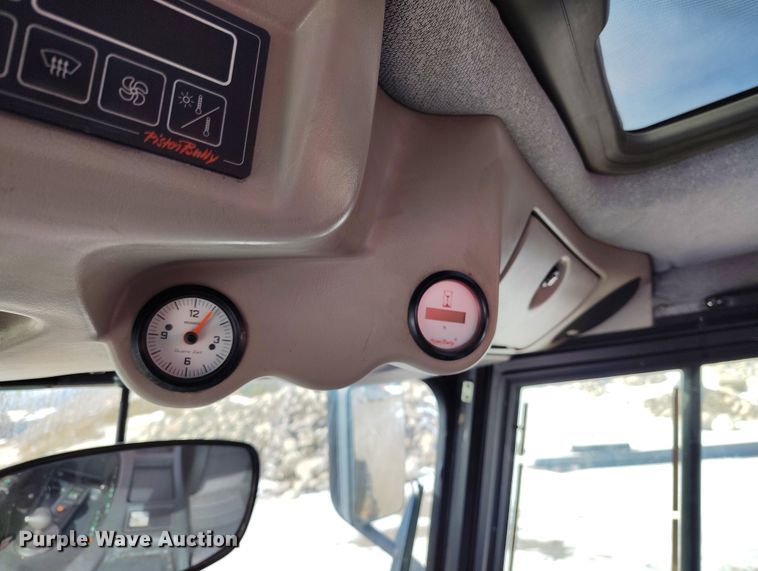 image for item DT0976 2000 Pisten Bully 300 W trail groomer