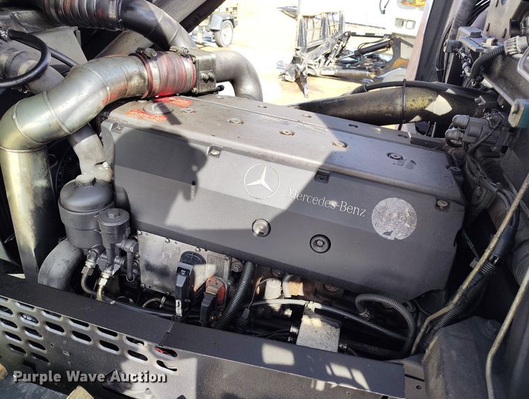 image for item DT0976 2000 Pisten Bully 300 W trail groomer