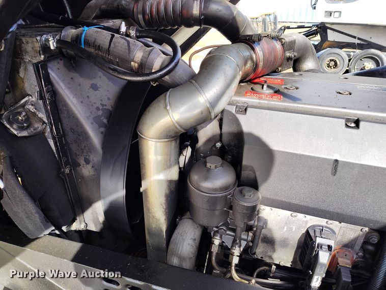 image for item DT0976 2000 Pisten Bully 300 W trail groomer