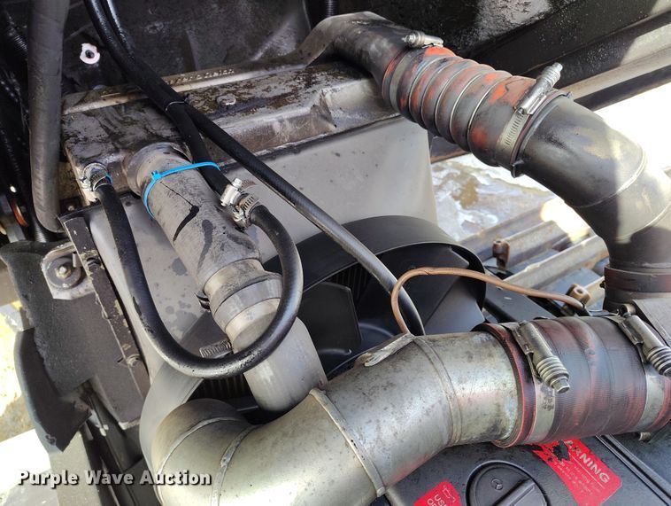 image for item DT0976 2000 Pisten Bully 300 W trail groomer