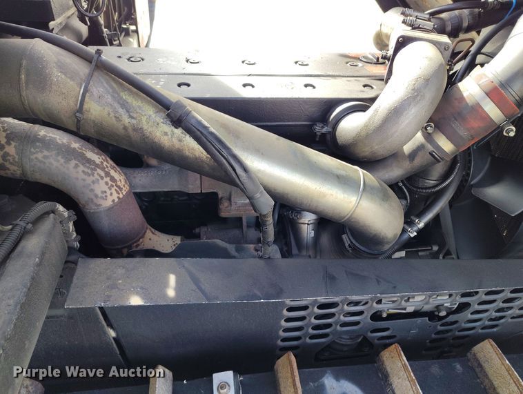 image for item DT0976 2000 Pisten Bully 300 W trail groomer