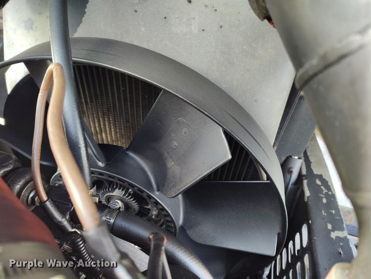 image for item DT0976 2000 Pisten Bully 300 W trail groomer