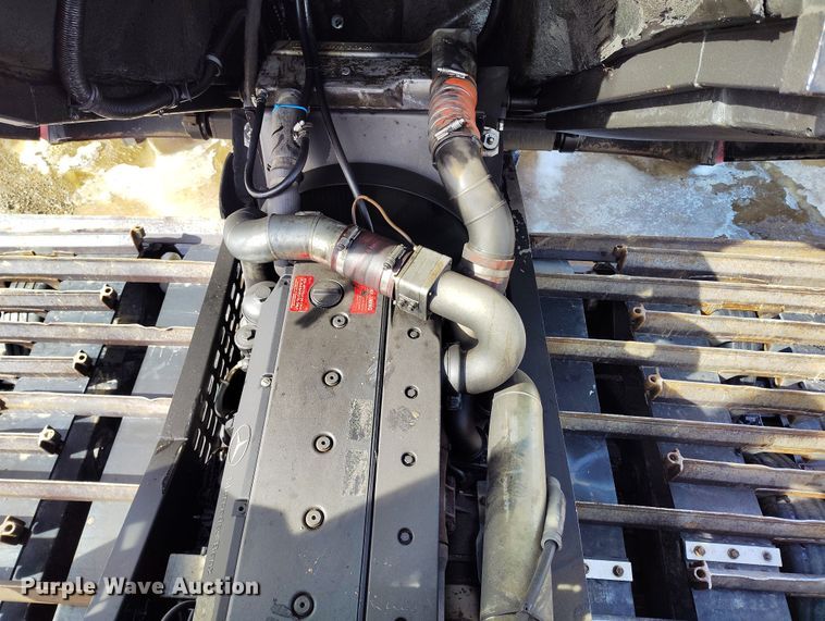 image for item DT0976 2000 Pisten Bully 300 W trail groomer