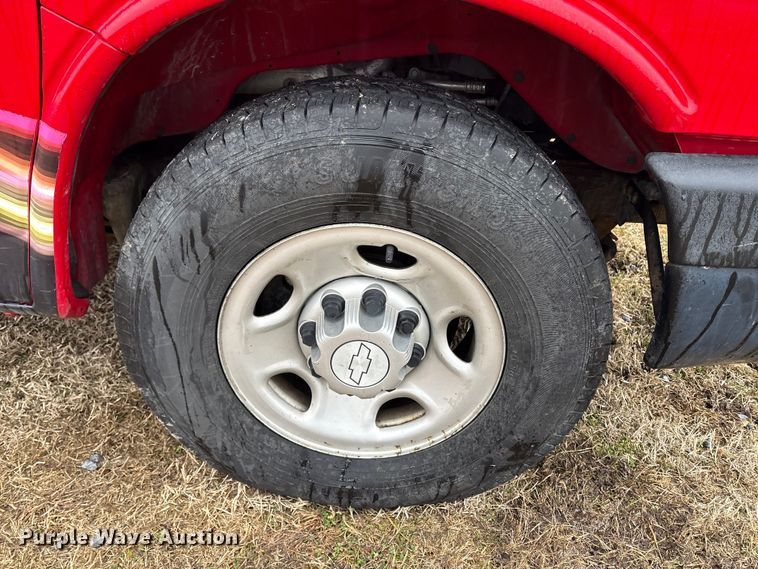 image for item DT2850 2016 Chevrolet Express 2500 van