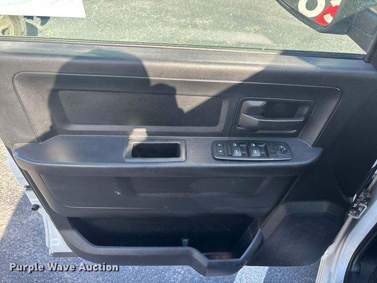 image for item DU0392 2015 Dodge 2500 Crew Cab pickup truck