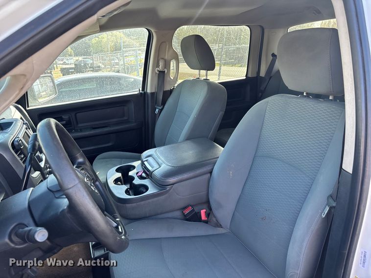 image for item DU0392 2015 Dodge 2500 Crew Cab pickup truck