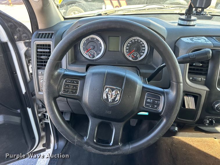 image for item DU0392 2015 Dodge 2500 Crew Cab pickup truck