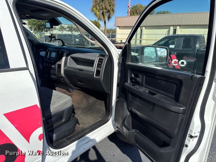 image for item DU0392 2015 Dodge 2500 Crew Cab pickup truck