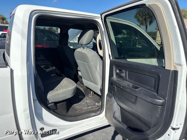 image for item DU0392 2015 Dodge 2500 Crew Cab pickup truck