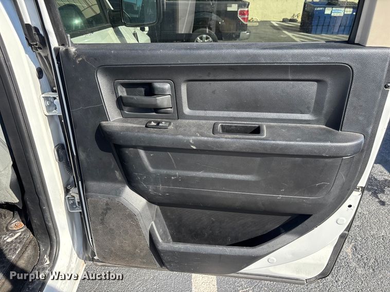 image for item DU0392 2015 Dodge 2500 Crew Cab pickup truck