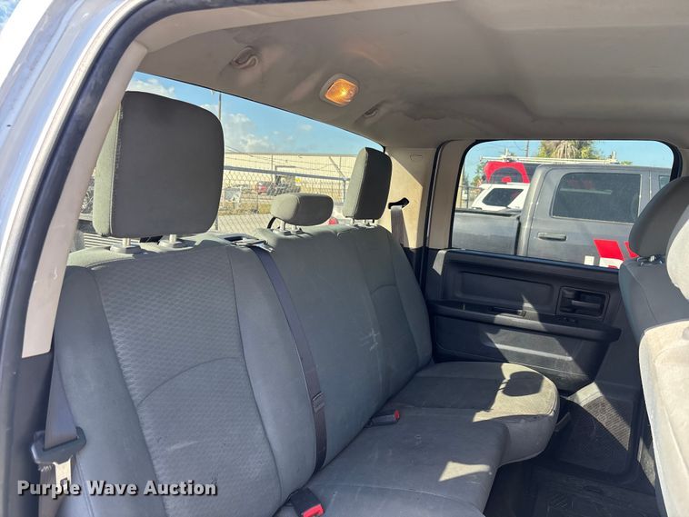 image for item DU0392 2015 Dodge 2500 Crew Cab pickup truck