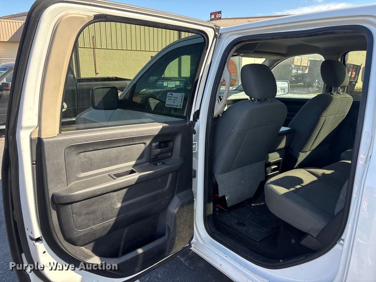 image for item DU0392 2015 Dodge 2500 Crew Cab pickup truck