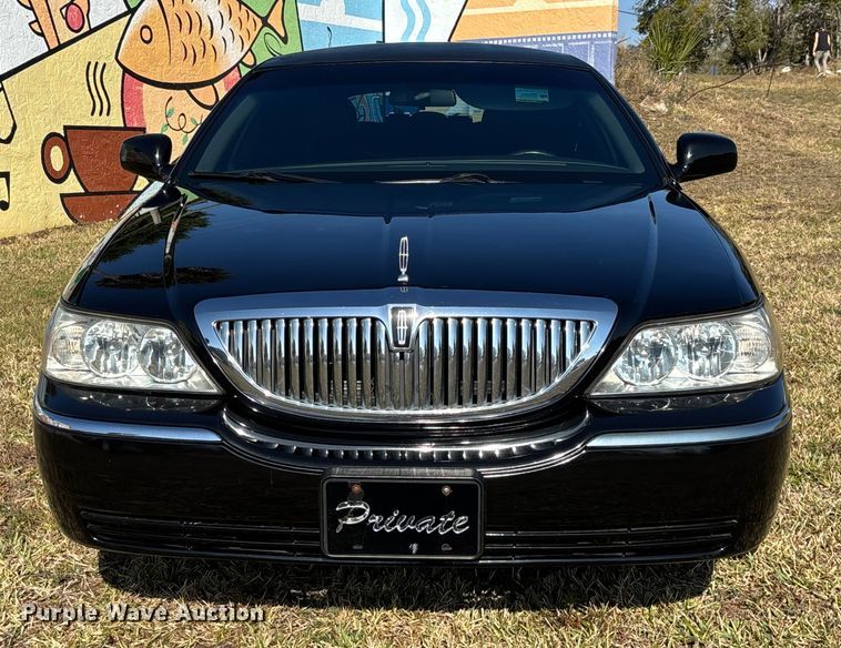 image for item DU0396 2007 Lincoln  Town Car limousine