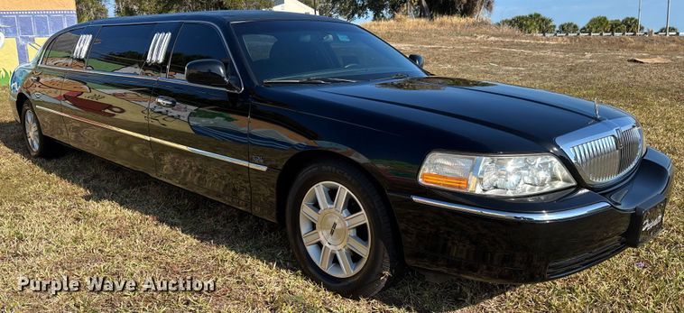 image for item DU0396 2007 Lincoln  Town Car limousine