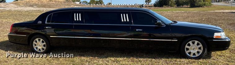 image for item DU0396 2007 Lincoln  Town Car limousine