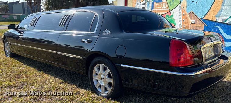 image for item DU0396 2007 Lincoln  Town Car limousine