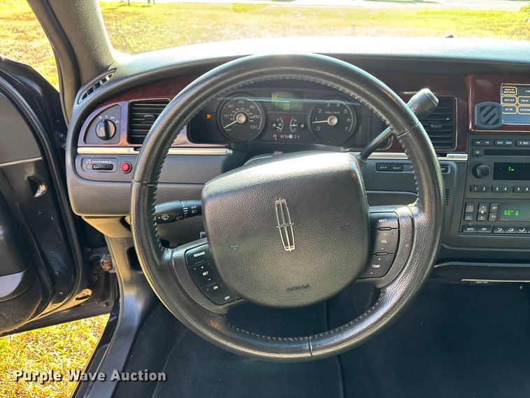 image for item DU0396 2007 Lincoln  Town Car limousine