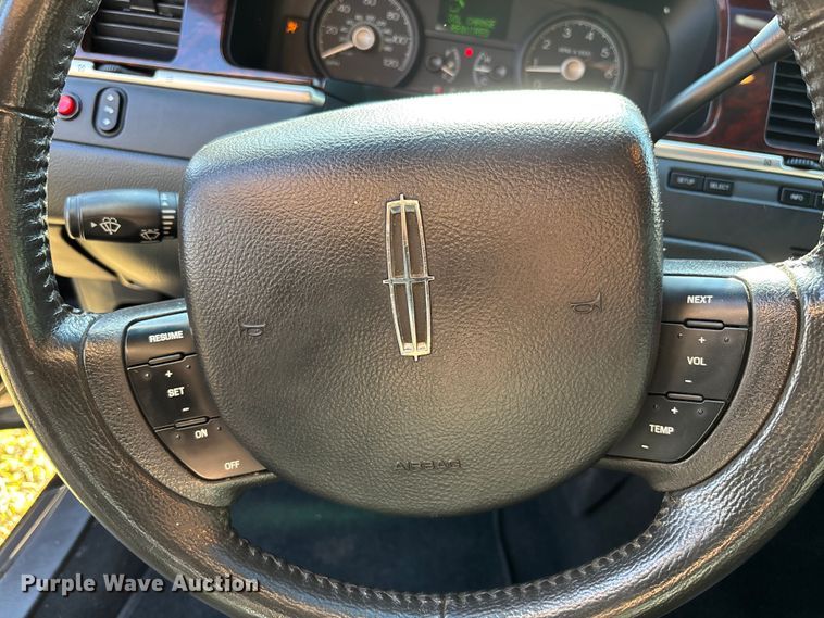 image for item DU0396 2007 Lincoln  Town Car limousine