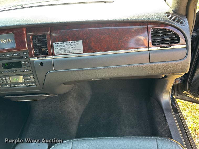 image for item DU0396 2007 Lincoln  Town Car limousine