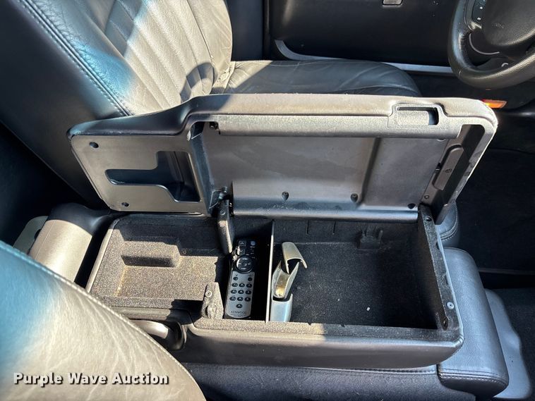 image for item DU0396 2007 Lincoln  Town Car limousine