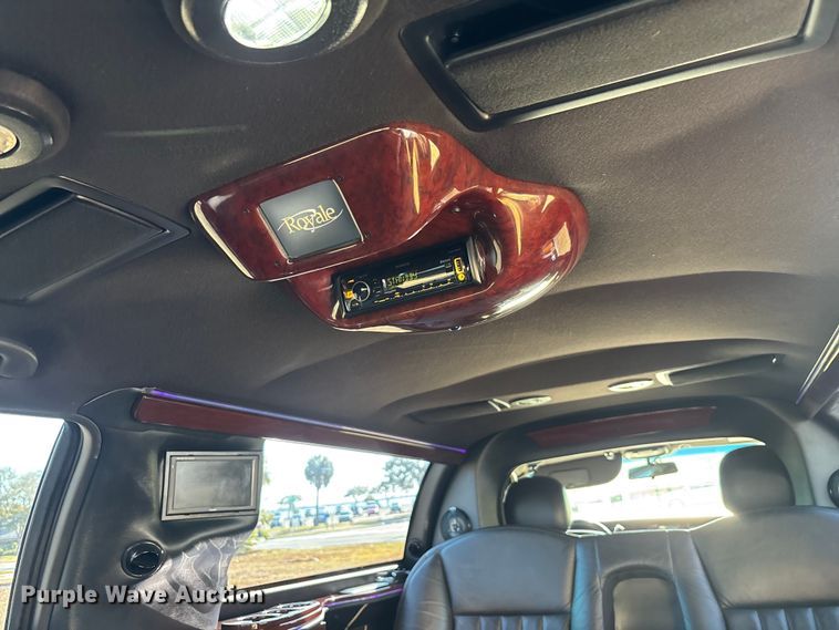 image for item DU0396 2007 Lincoln  Town Car limousine