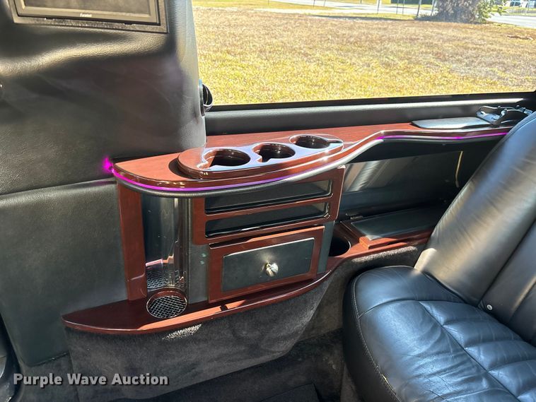 image for item DU0396 2007 Lincoln  Town Car limousine