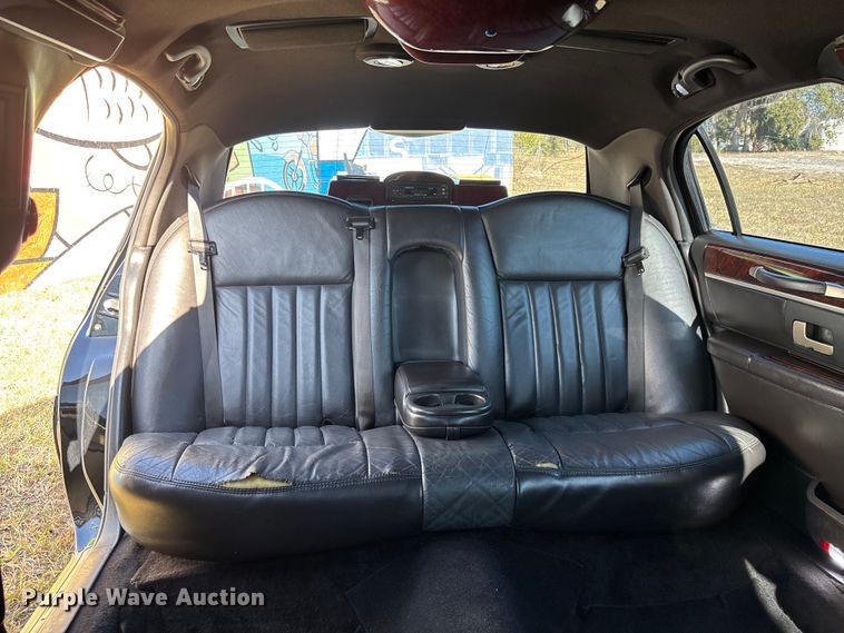 image for item DU0396 2007 Lincoln  Town Car limousine