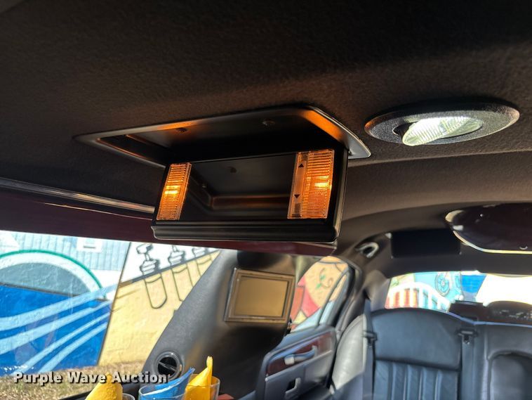 image for item DU0396 2007 Lincoln  Town Car limousine