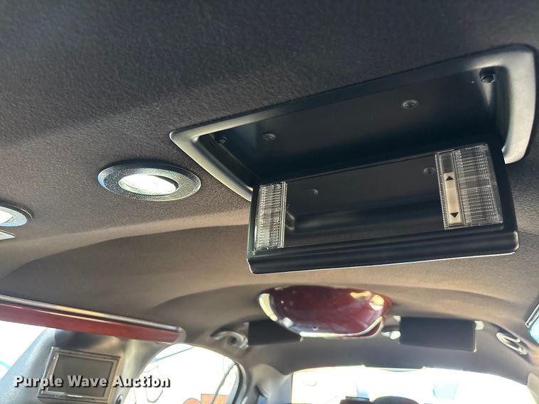 image for item DU0396 2007 Lincoln  Town Car limousine