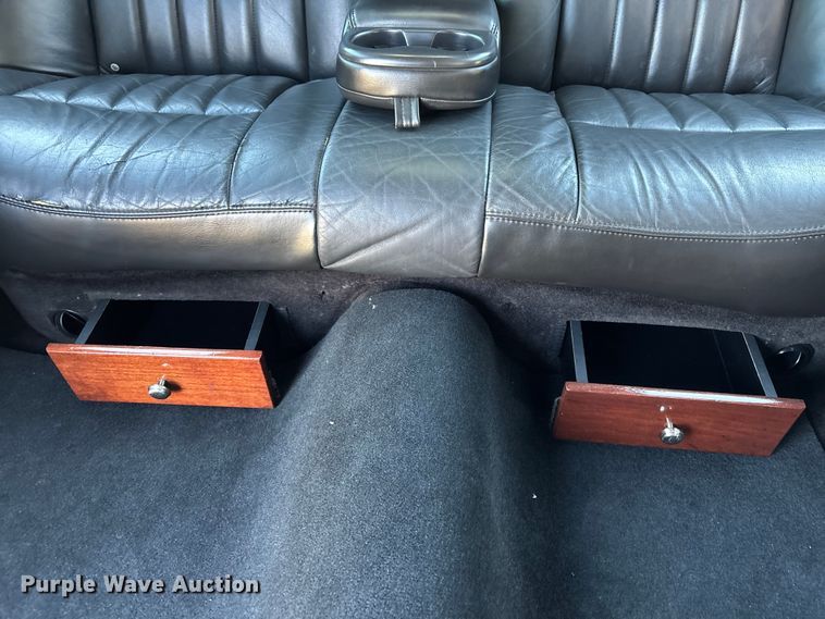 image for item DU0396 2007 Lincoln  Town Car limousine