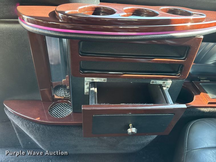 image for item DU0396 2007 Lincoln  Town Car limousine