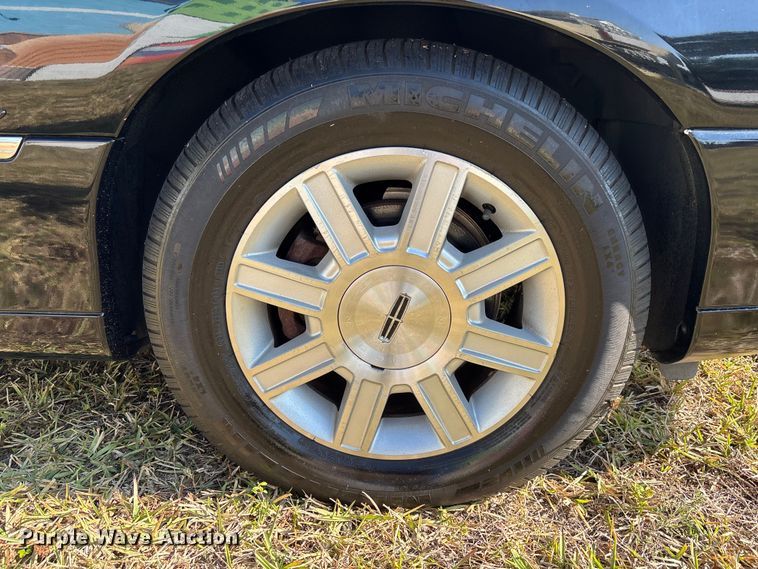 image for item DU0396 2007 Lincoln  Town Car limousine