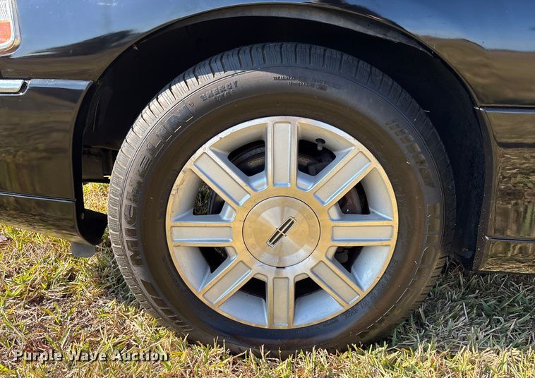 image for item DU0396 2007 Lincoln  Town Car limousine