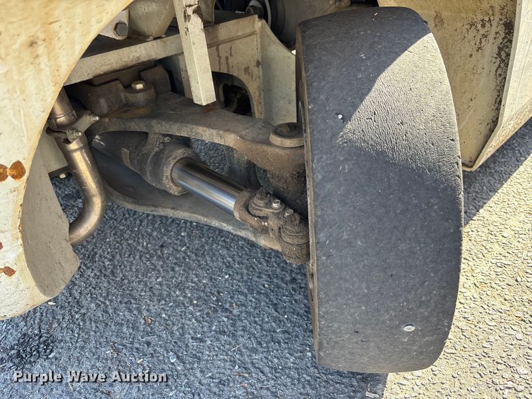 image for item DU0399 2015 Nissan PF50 forklift