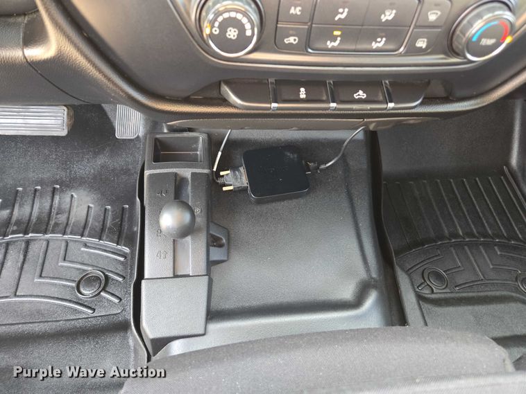 image for item DU2733 2018 Chevrolet Silverado 1500 Crew Cab pickup truck