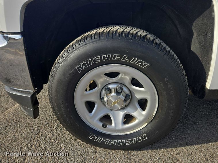 image for item DU2733 2018 Chevrolet Silverado 1500 Crew Cab pickup truck