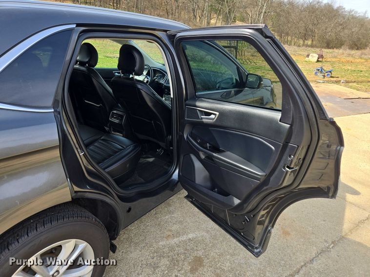 image for item DU2735 2019 Ford Edge SUV