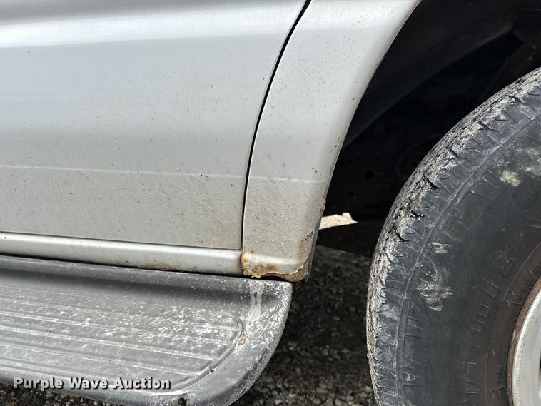 image for item DV0796 2007 Ford E150 van