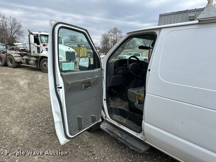 image for item DV0796 2007 Ford E150 van