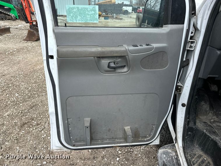image for item DV0796 2007 Ford E150 van