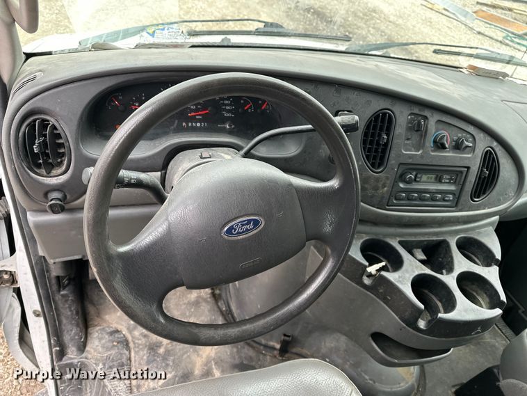 image for item DV0796 2007 Ford E150 van