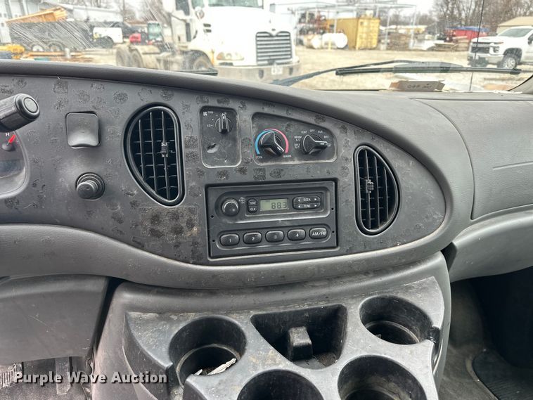 image for item DV0796 2007 Ford E150 van
