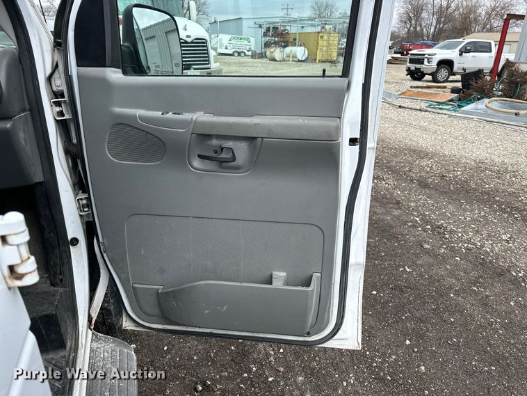 image for item DV0796 2007 Ford E150 van