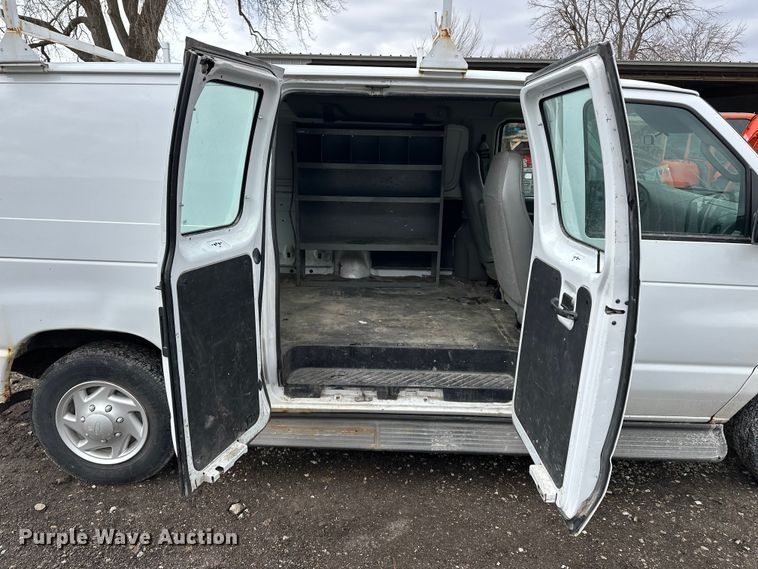 image for item DV0796 2007 Ford E150 van