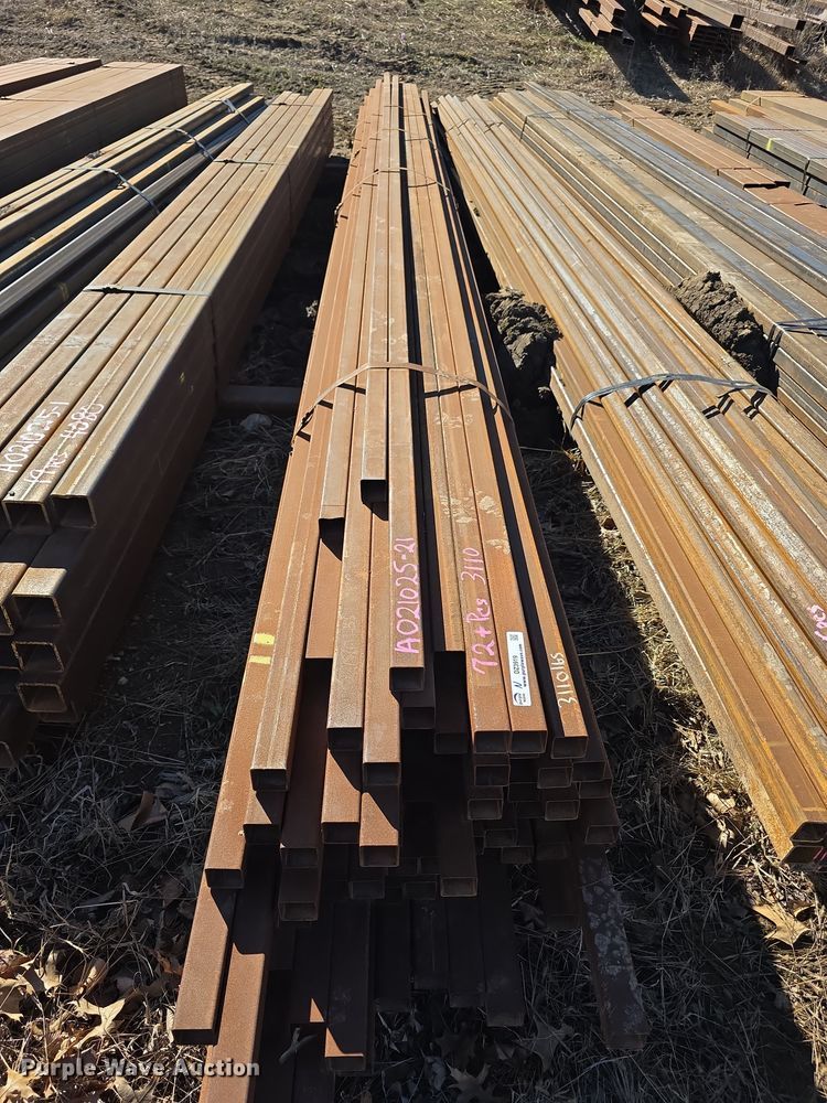 image for item DZ3919 Approximately 72 pieces of tubing